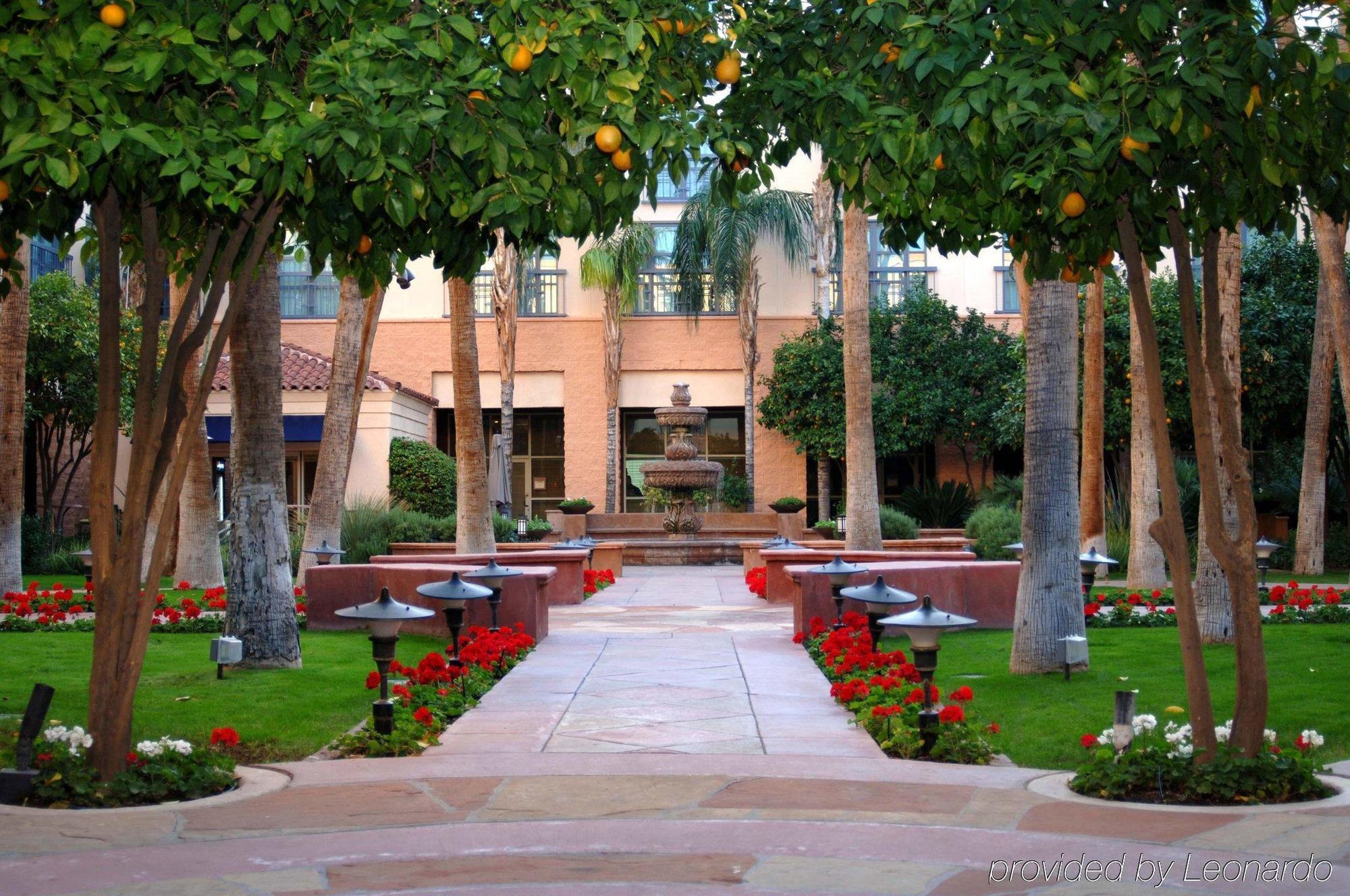 Отель Tempe Mission Palms- Destination Fee Includes Parking Экстерьер фото