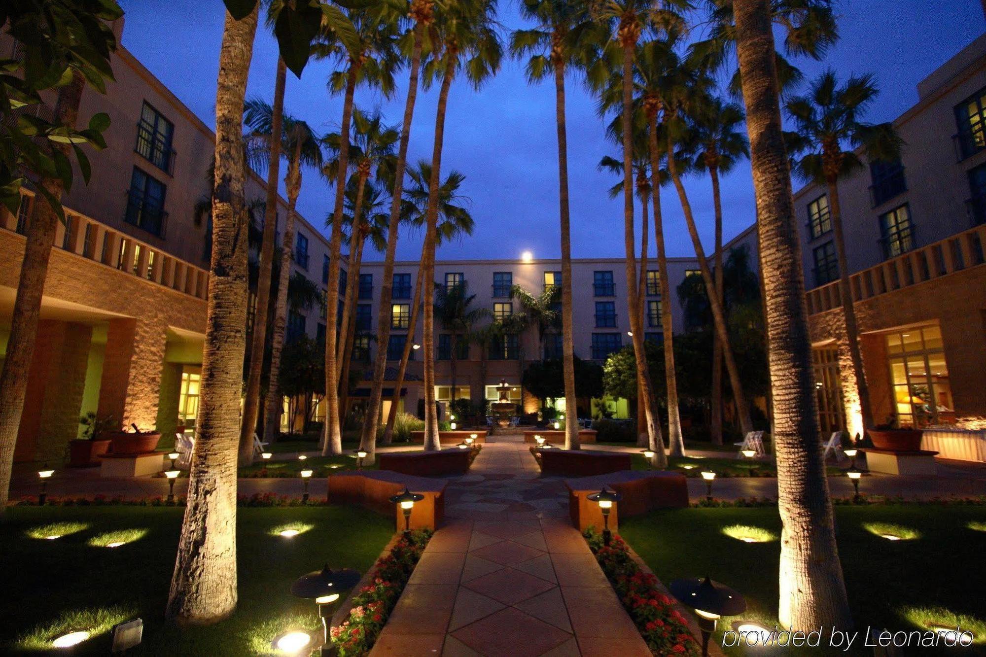 Отель Tempe Mission Palms- Destination Fee Includes Parking Экстерьер фото
