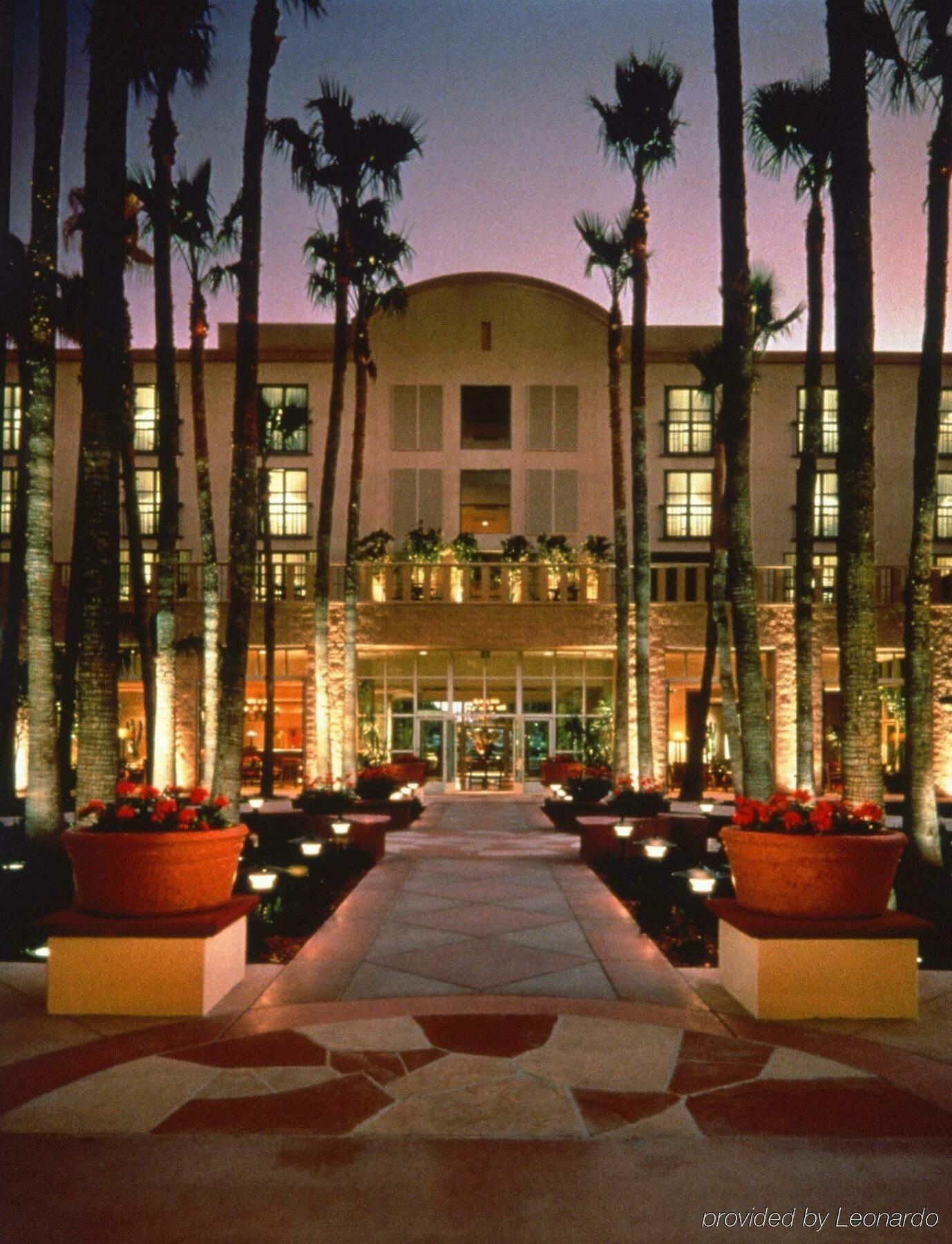 Отель Tempe Mission Palms- Destination Fee Includes Parking Экстерьер фото