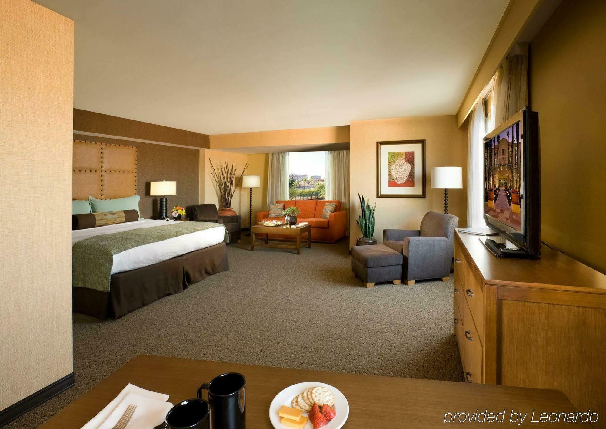 Отель Tempe Mission Palms- Destination Fee Includes Parking Экстерьер фото