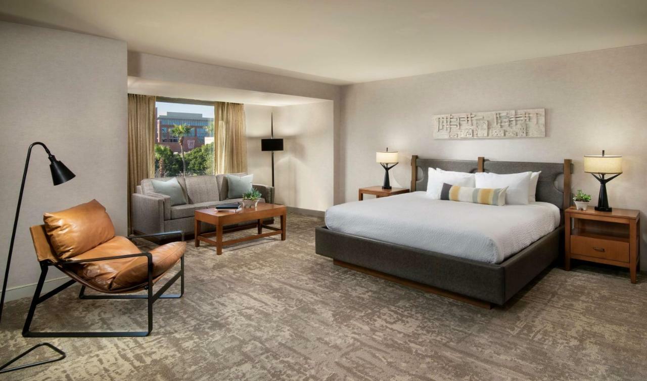 Отель Tempe Mission Palms- Destination Fee Includes Parking Экстерьер фото